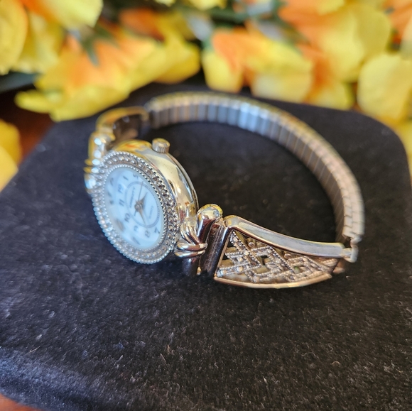 Affinity Quartz Japan Movement Watch.  New Battery.  SHOWSTOPPER.  BEAUTIFUL - Picture 7 of 8